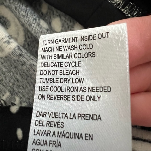 Nightmare Before Christmas Jack Skellington Santa Hat Fleece Pajama Top Size 3X - Picture 9 of 10